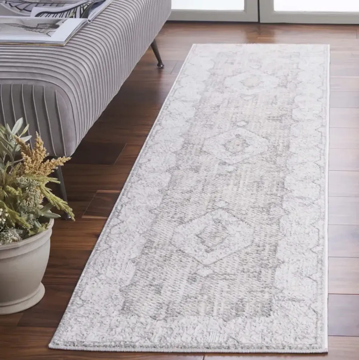 EASTON 104 IVORY  2' x 8' Runner Rug