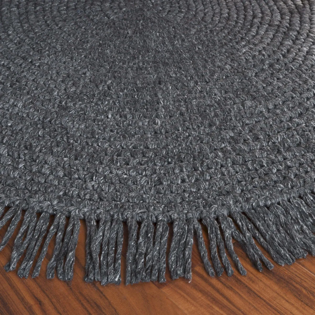 RENEWAL Hand Woven 6' x 6' Round area rug