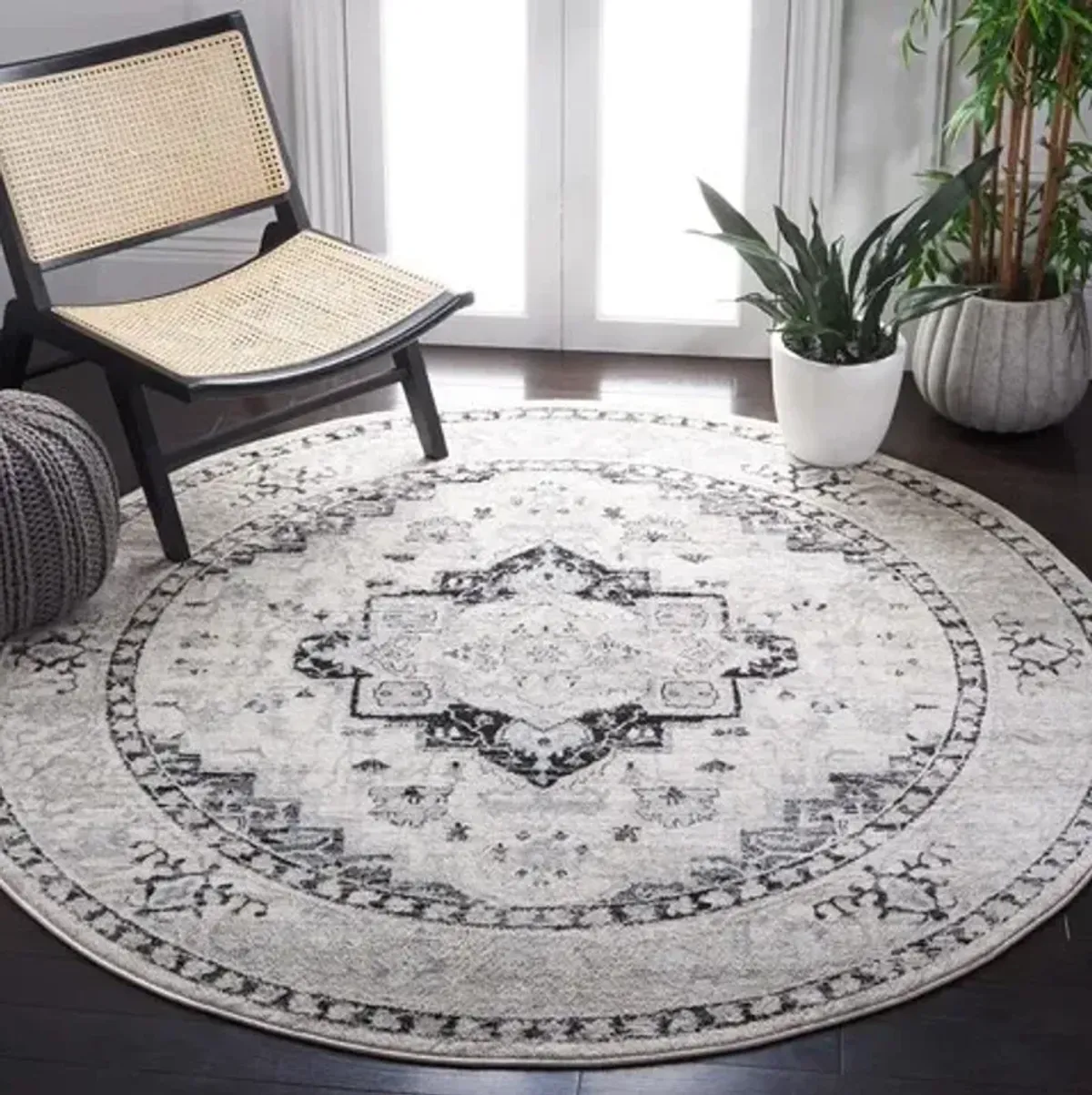 Brentwood 851 Ivory / Black 6'-7" X 6'-7" Round Round Powerloomed Rug