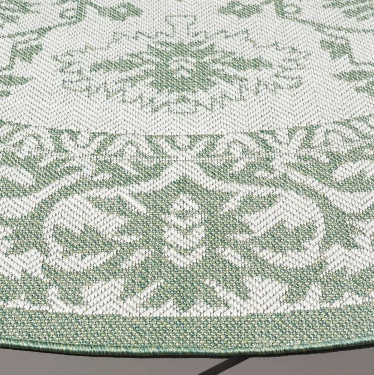 BERMUDA 885 GREEN  6'-7' X 6'-7' Round Round Rug