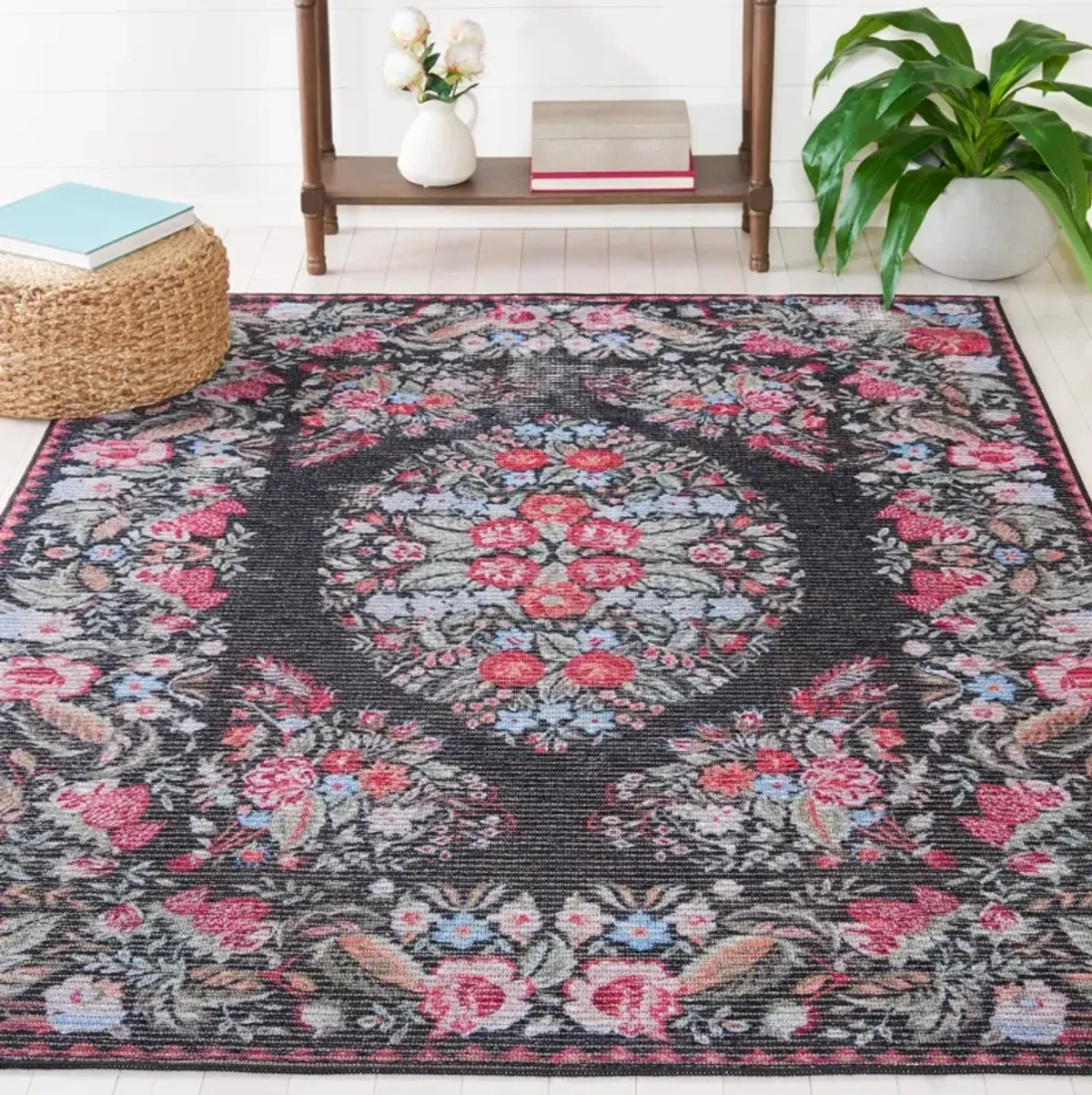 BESARABIAN 222 Black 5'-3' X 7'-6' Medium Rectangle Rug