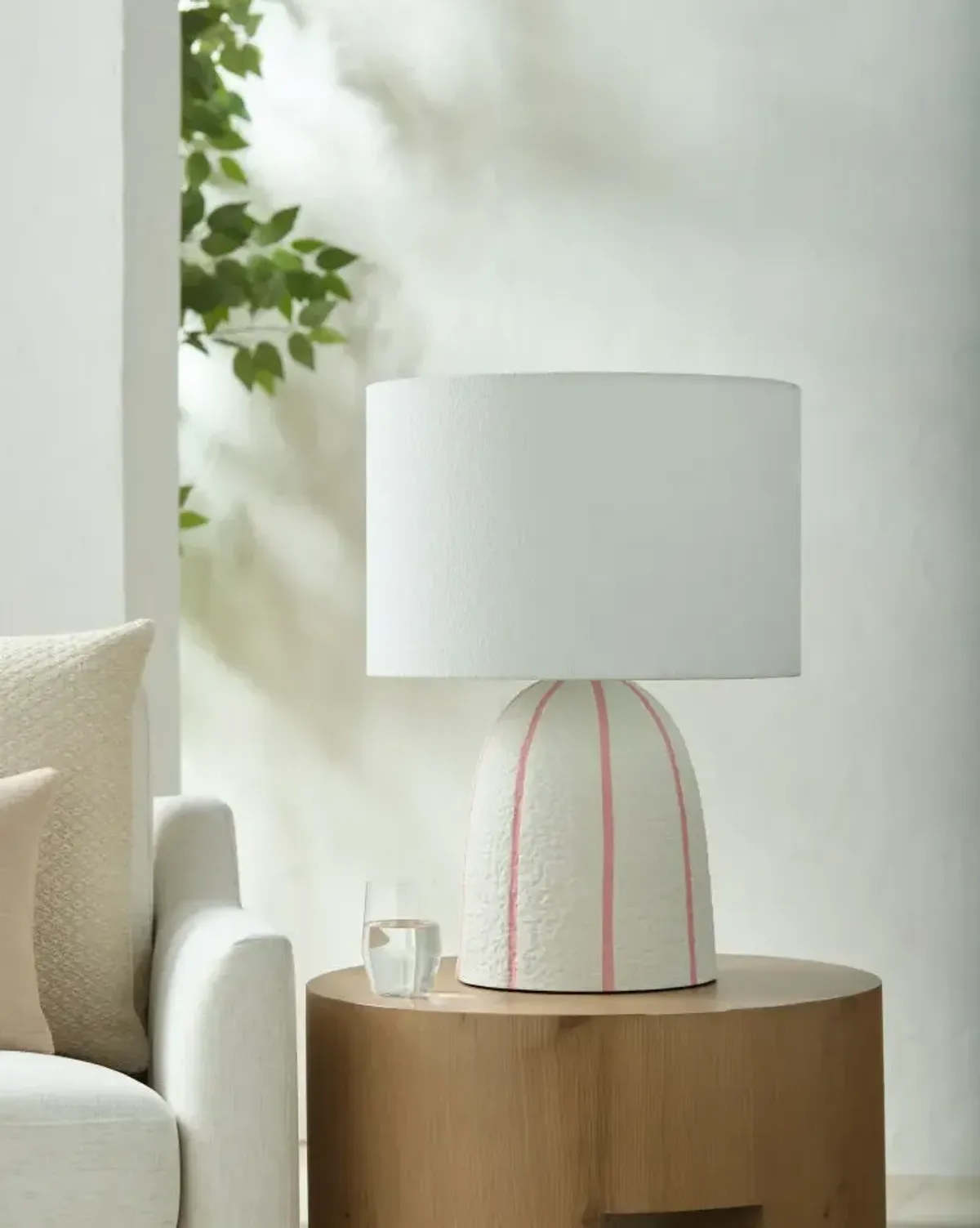 Hombori HOM-007 24"H x 17"W x 17"D Accent Table Lamp