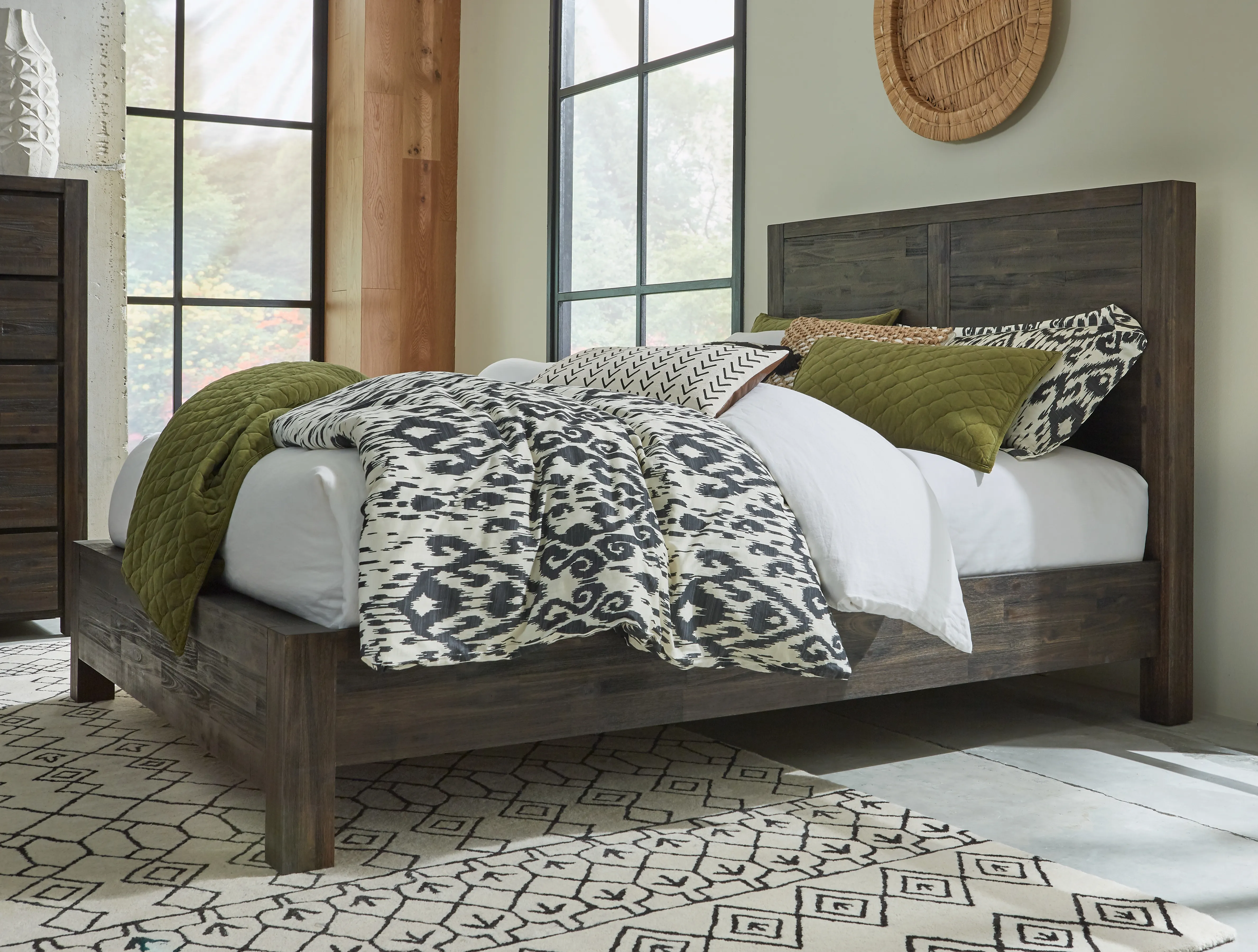 Savanna California King-Size Bed in Coffee Bean