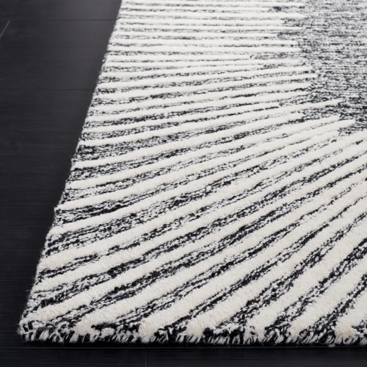 ABSTRACT 478 BLACK  2'-3' x 12' Runner Rug