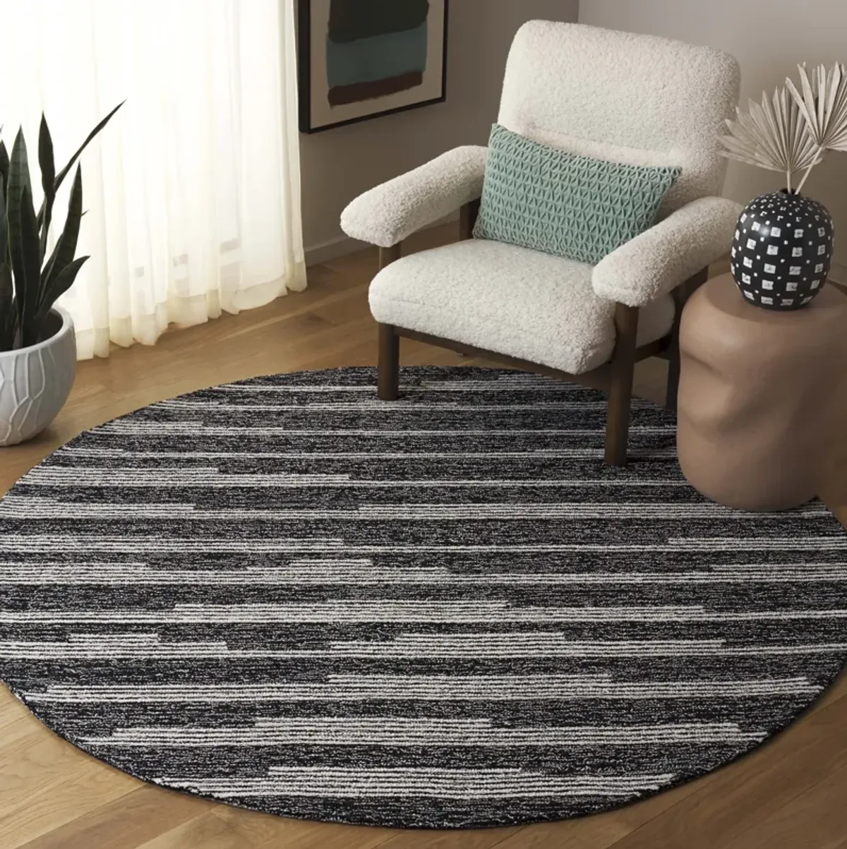 EBONY Hand Tufted 6' x 6' Round area rug