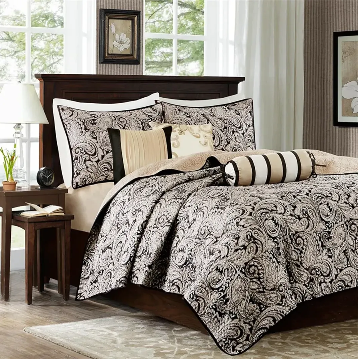 Madison Park Aubrey Black 6 Piece Jacquard Quilt Set with Throw Pillows