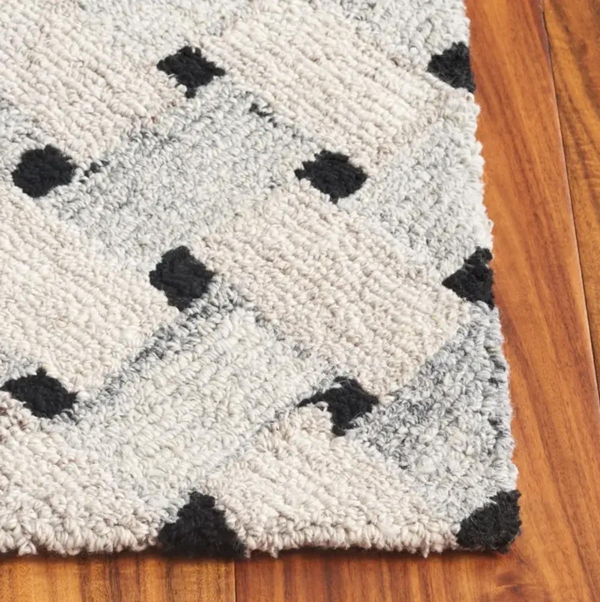 GENRE 302 GREY  2'-3' x 8' Runner Rug