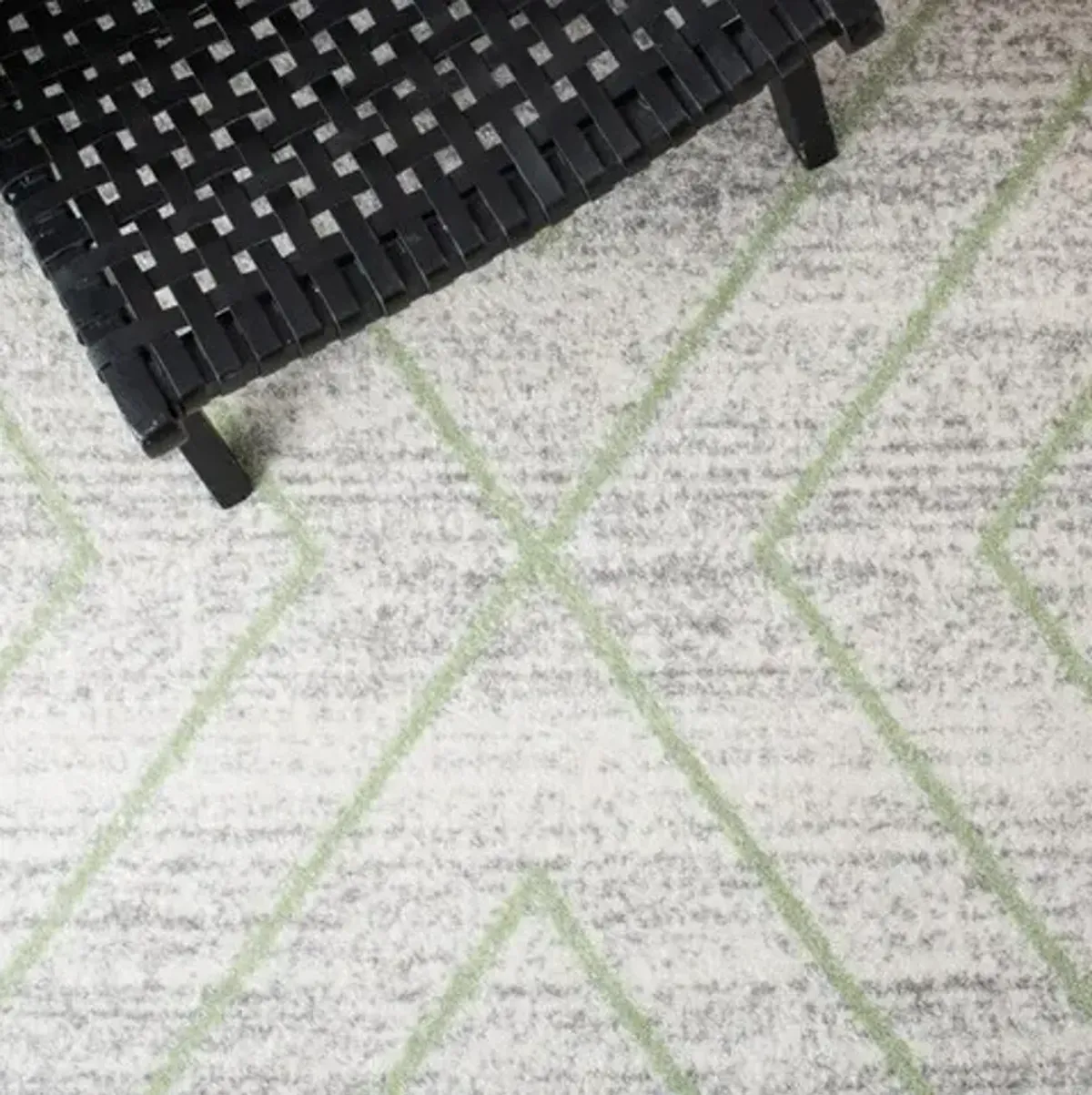 ADIRONDACK Contemporary Grey / Green 5'-1" X 7'-6" Powerloomed Rug