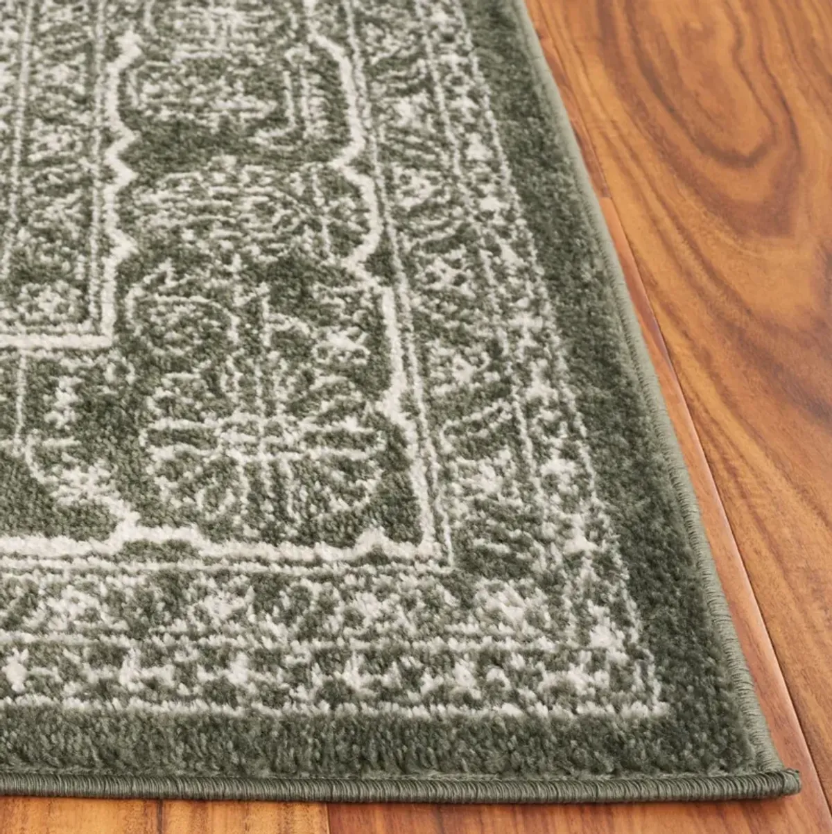 ADIRONDACK 108 DARK GREEN  2'-6' x 8' Runner Rug