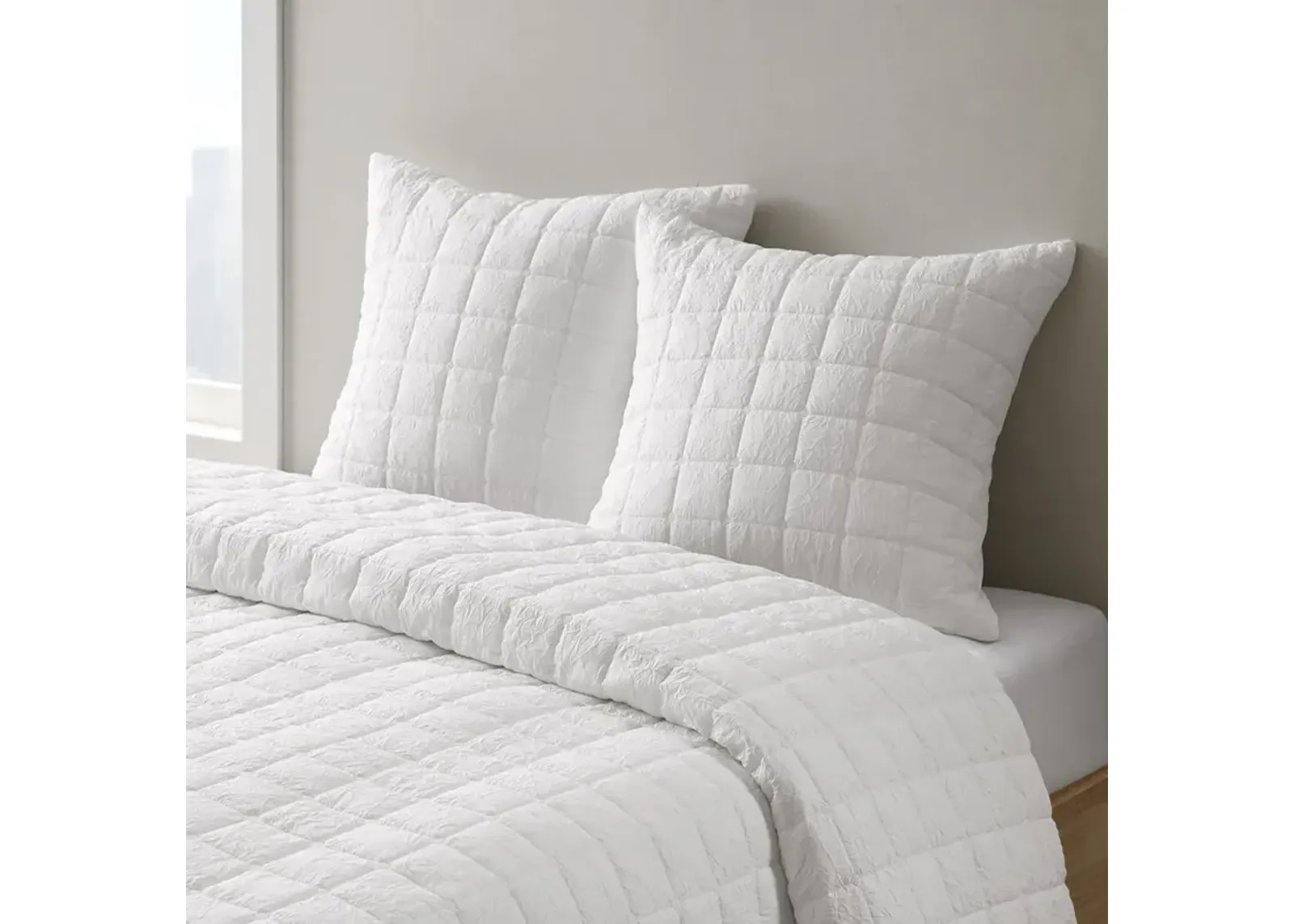 N Natori Cocoon White Quilt Top Euro Sham