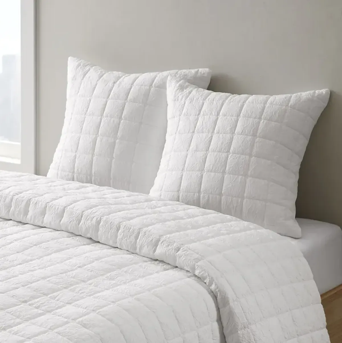 N Natori Cocoon White Quilt Top Euro Sham