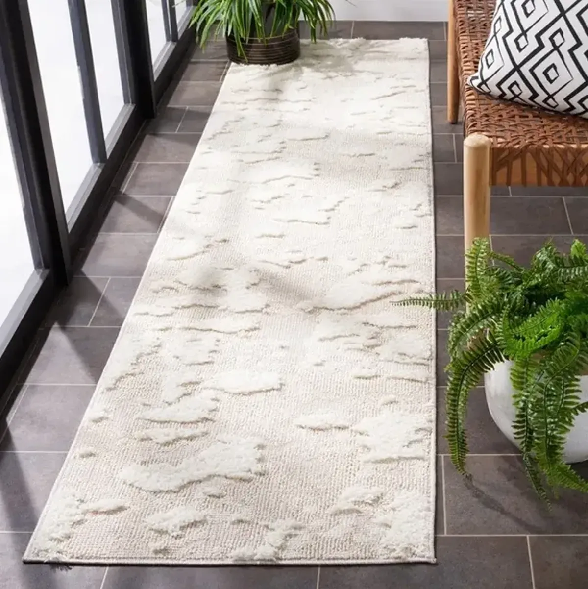 TRENDS 100 Beige 2'-2' X 9' Runner Rug