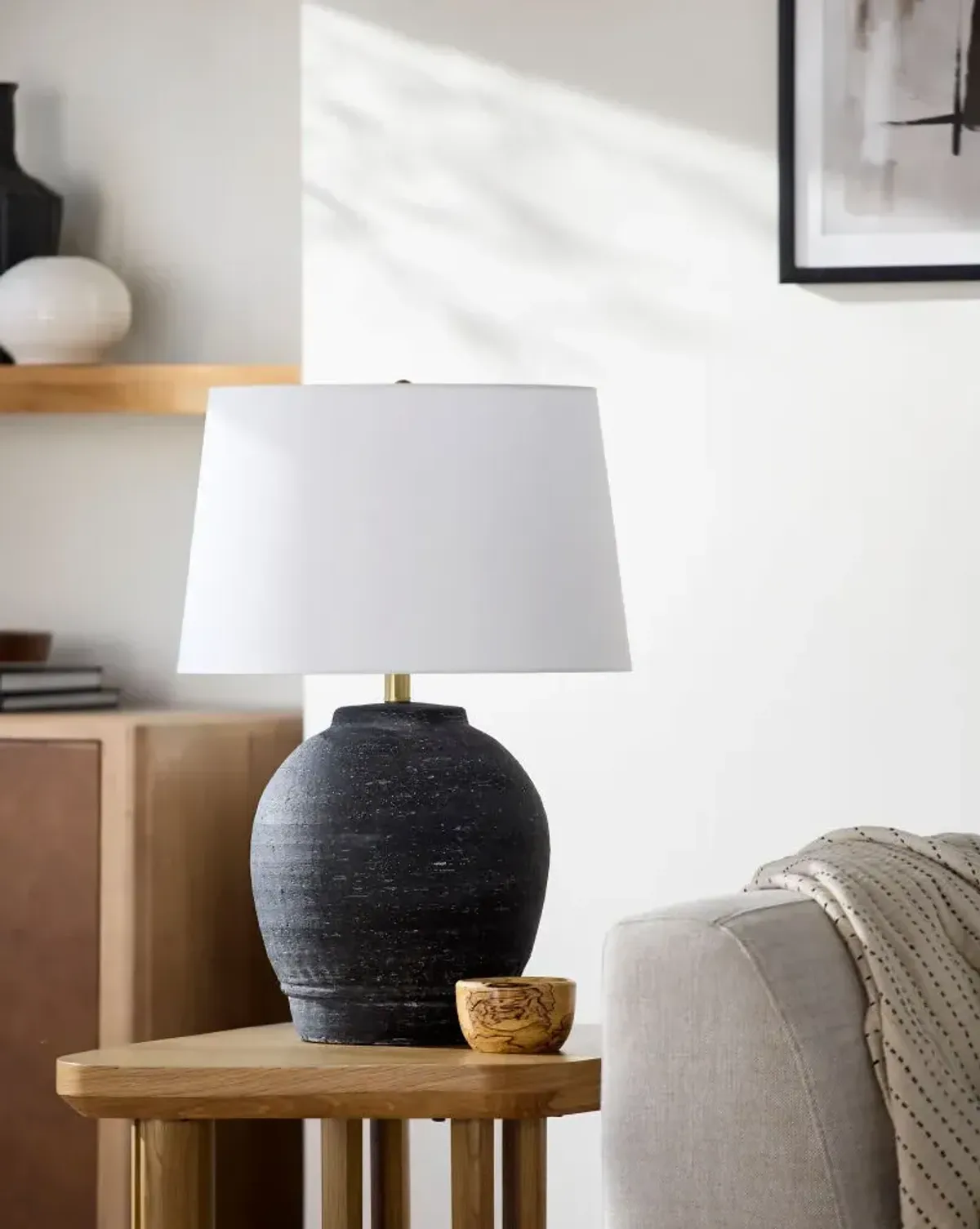 Uluru ULU-001 26"H x 18"W x 18"D Accent Table Lamp