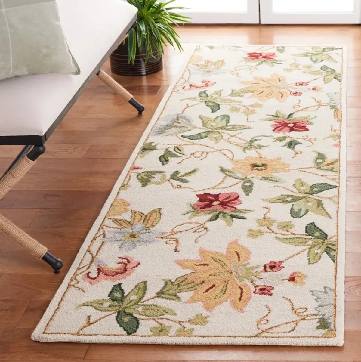 HK311 IVORY 2'-6' x 14' Runner Rug