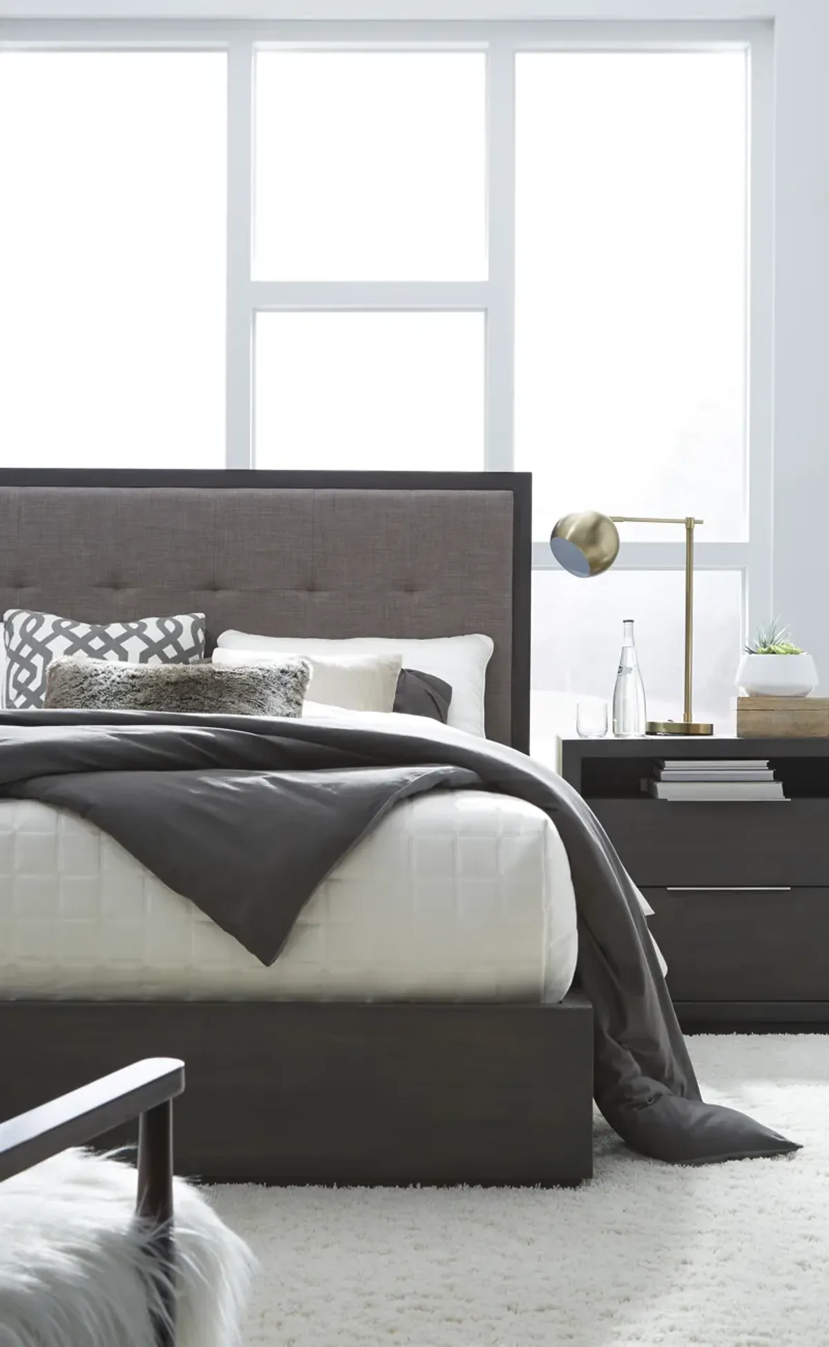 Oxford Full-Size Platform Bed in Dolphin