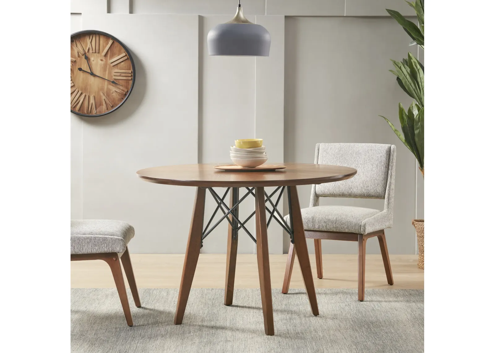 Clark/Boomerang Round Dining Set