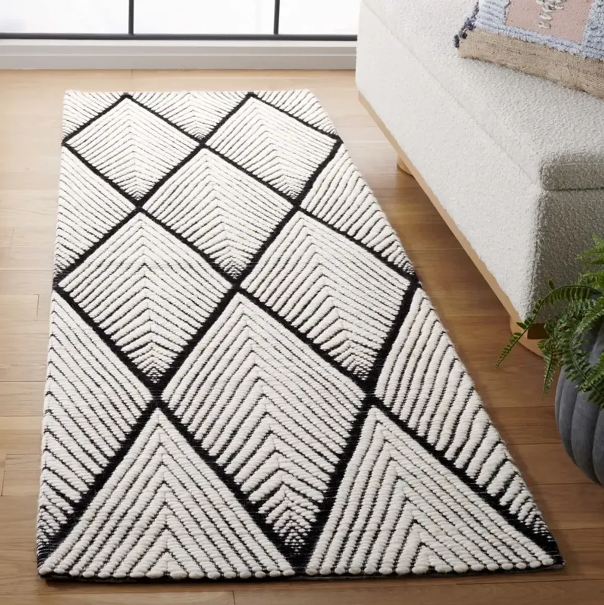 MARBELLA 454 BLACK  2'-6' x 8' Runner Rug