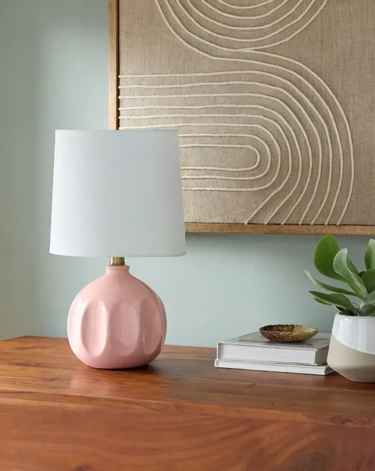 Bellune BLUN-024 15"H x 10"W x 10"D Accent Table Lamp