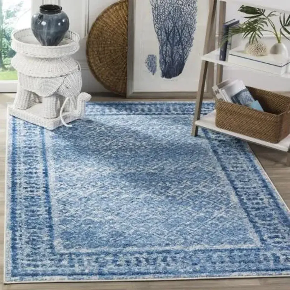 Adirondack Contemporary Silver / Blue 4' X 4' Round Powerloomed Rug