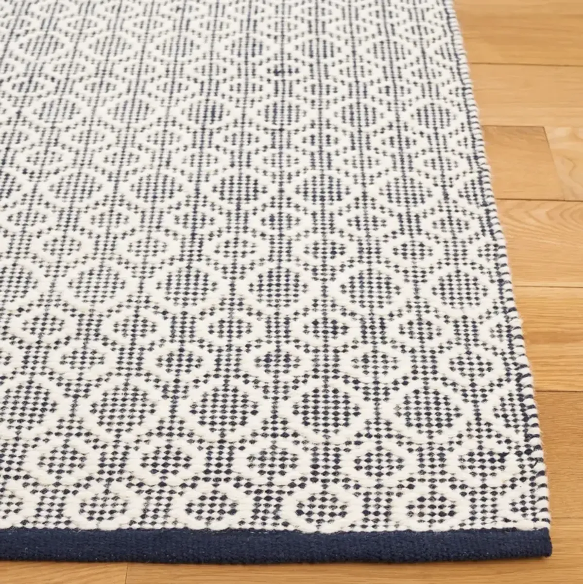 VERMONT 905 NAVY  2'-3' x 9' Runner Rug