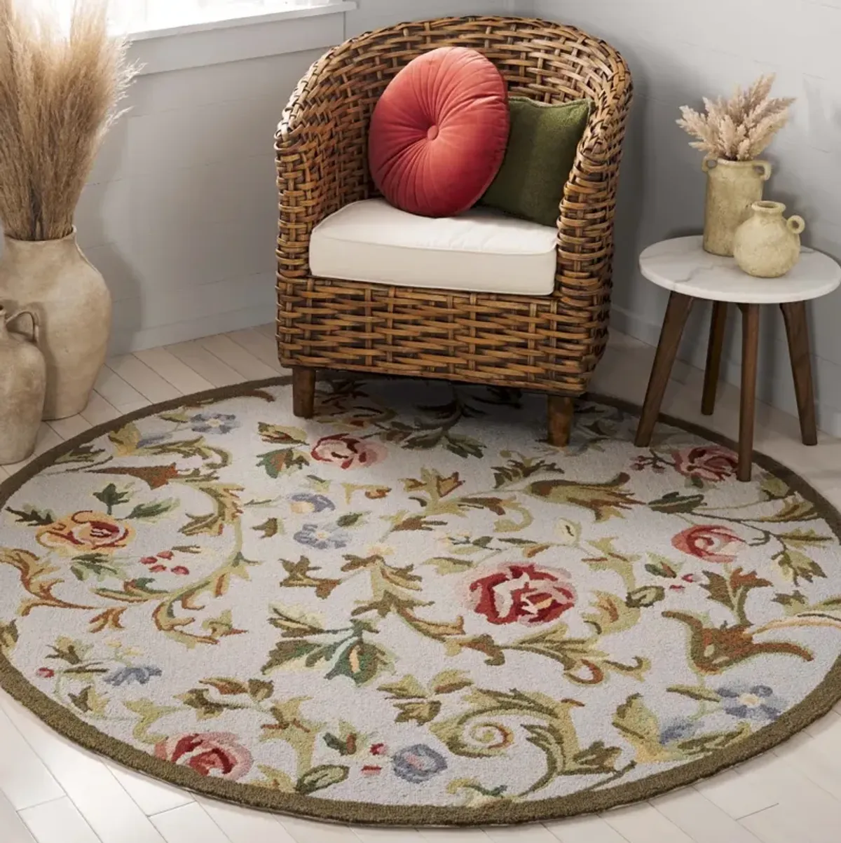 HK310 IVORY  5'-6' x 5'-6' Round Round Rug