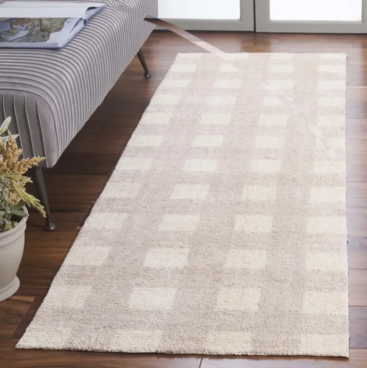 EASY CARE 216 IVORY  2'-3' x 8' Runner Rug