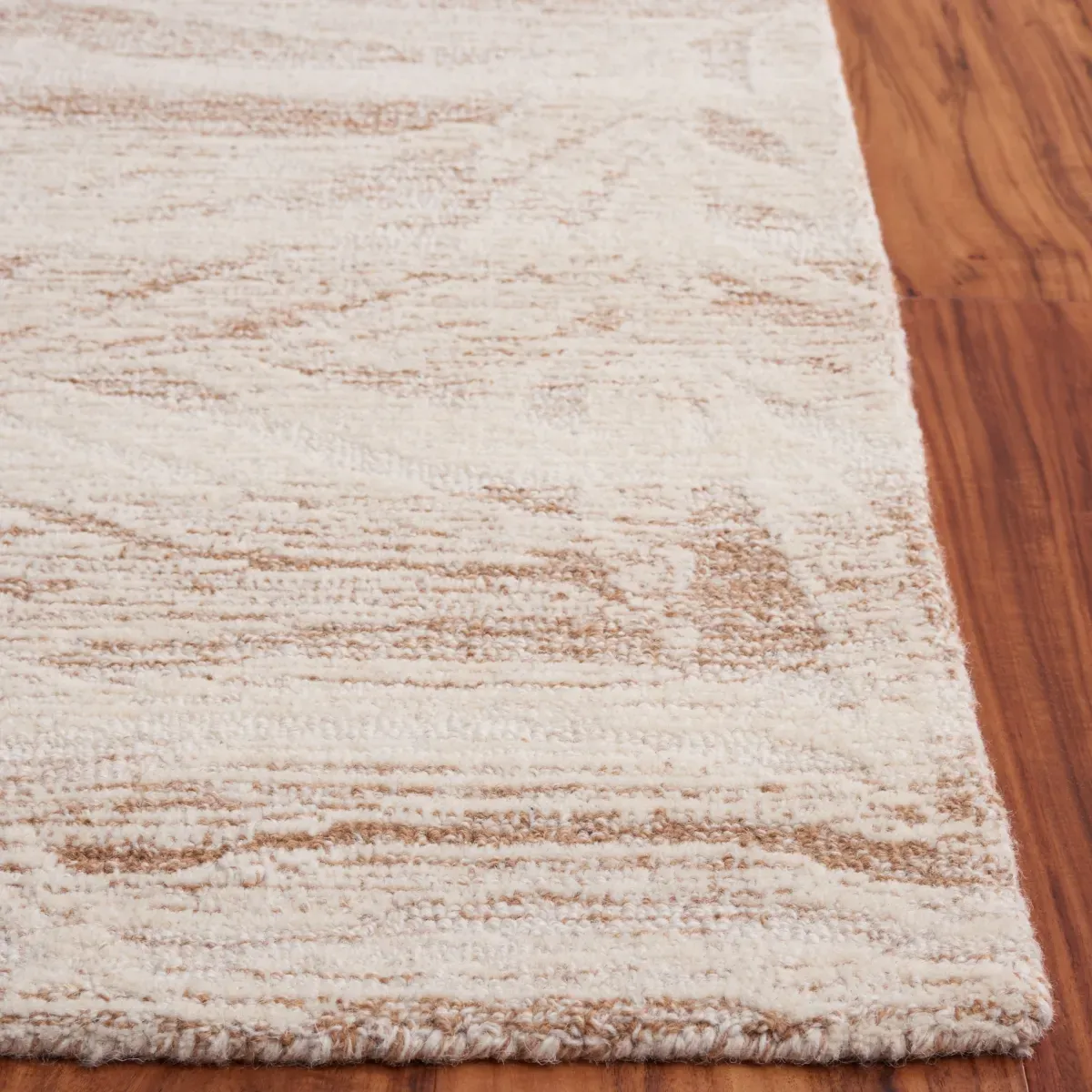 METRO 775 BEIGE  2'-3' x 8' Runner Rug