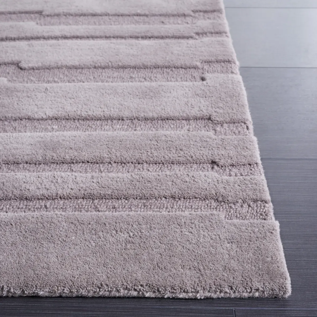 CHATHAM 301 GREY 2'-3' x 8' Runner Rug