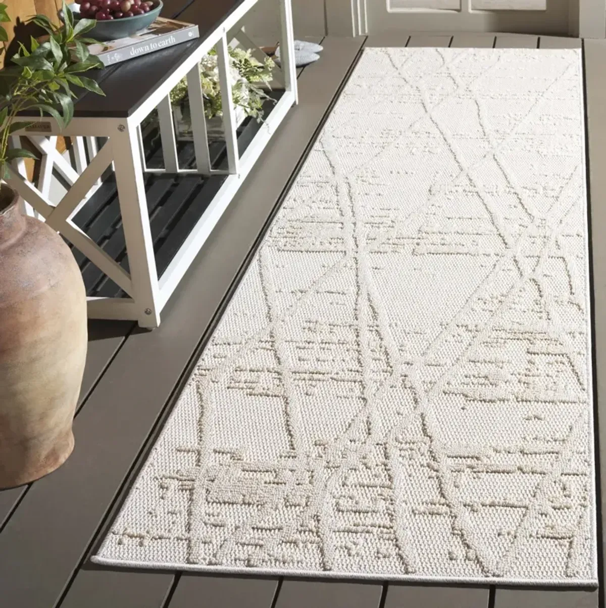 PAROS 114 IVORY 2'-3' x 8' Runner Rug