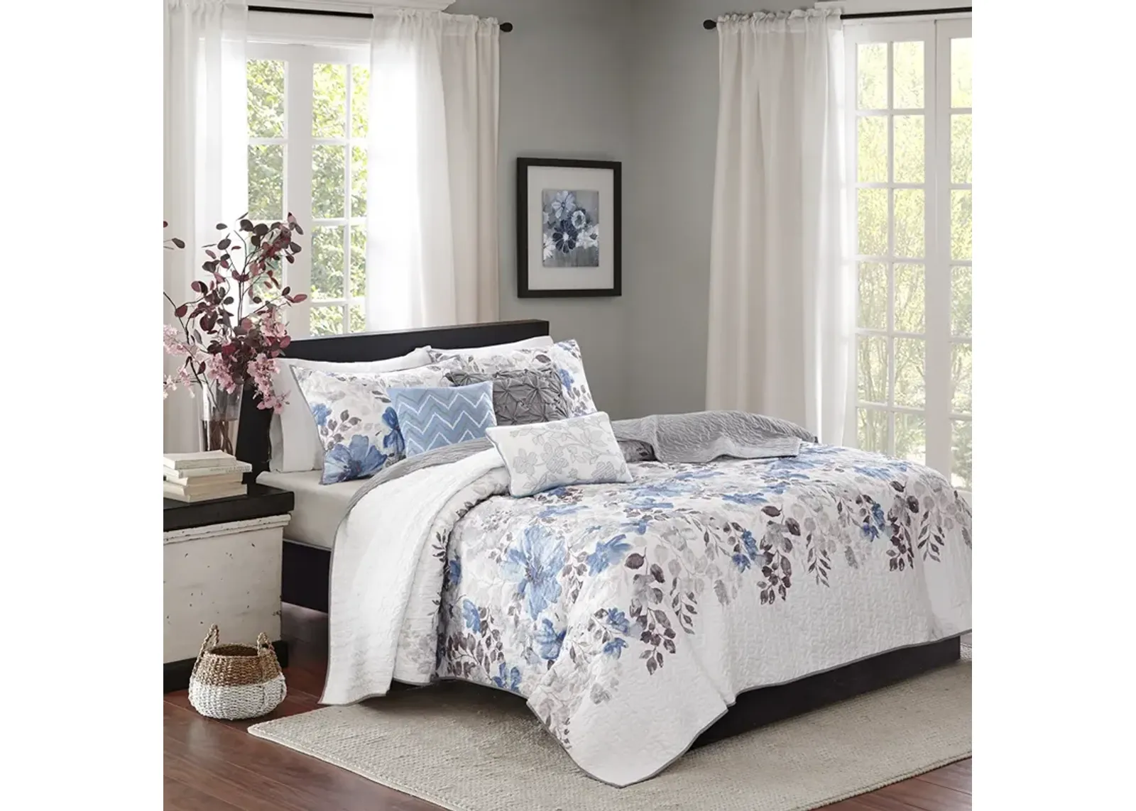 Madison Park Luna Blue 6 Piece Printed Quilt Set with Throw Pillows