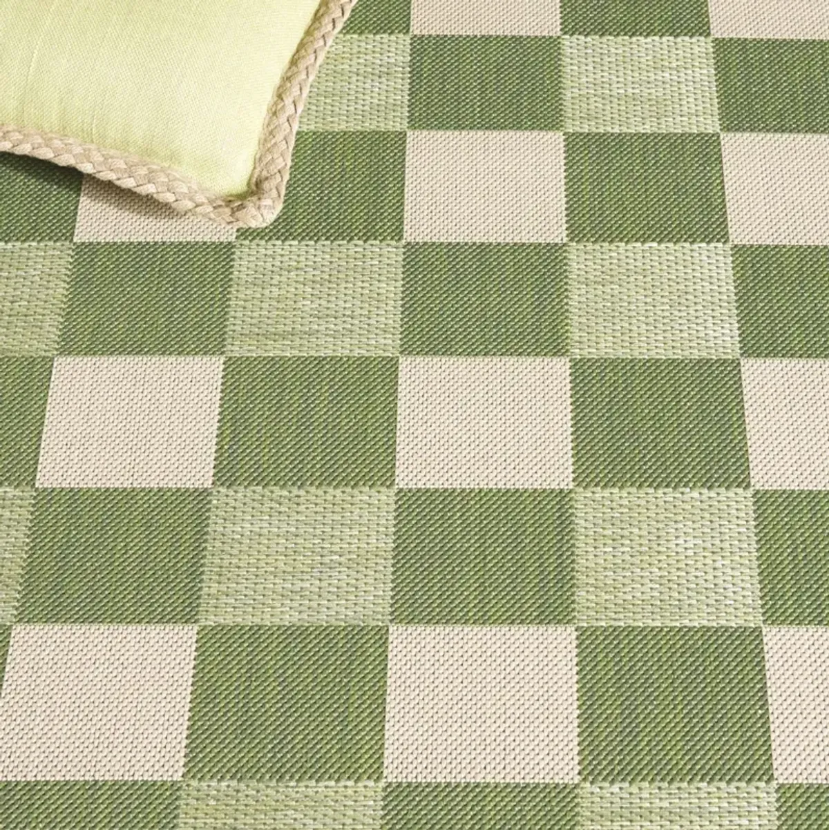 COURTYARD 6442 GREEN  2'-3' x 5' Accent Rug