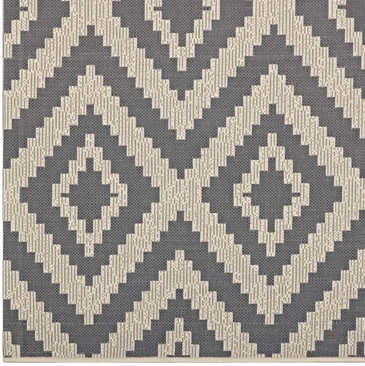 Jagged Geometric Diamond Trellis 8x10 Indoor and Outdoor Area Rug