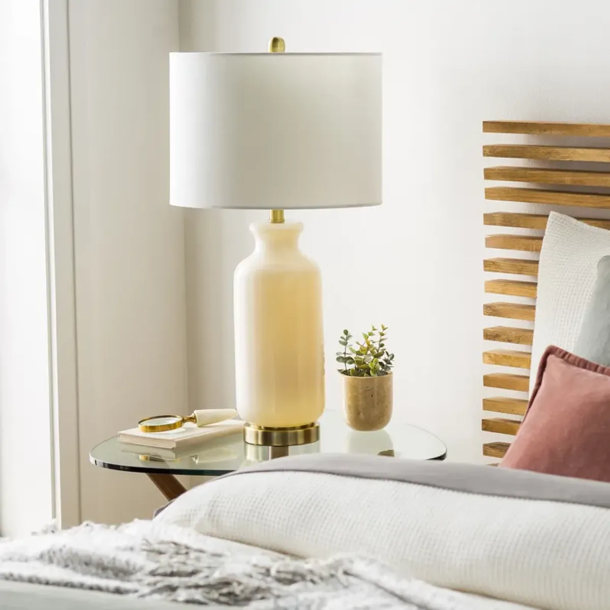 Oconee OEE-001 26"H x 14"W x 14"D Accent Table Lighting