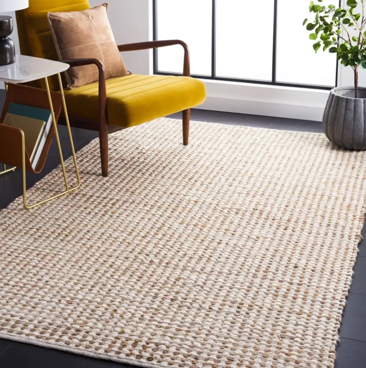 NATURA 349 BEIGE  2'-3' x 4'  Accent Rug