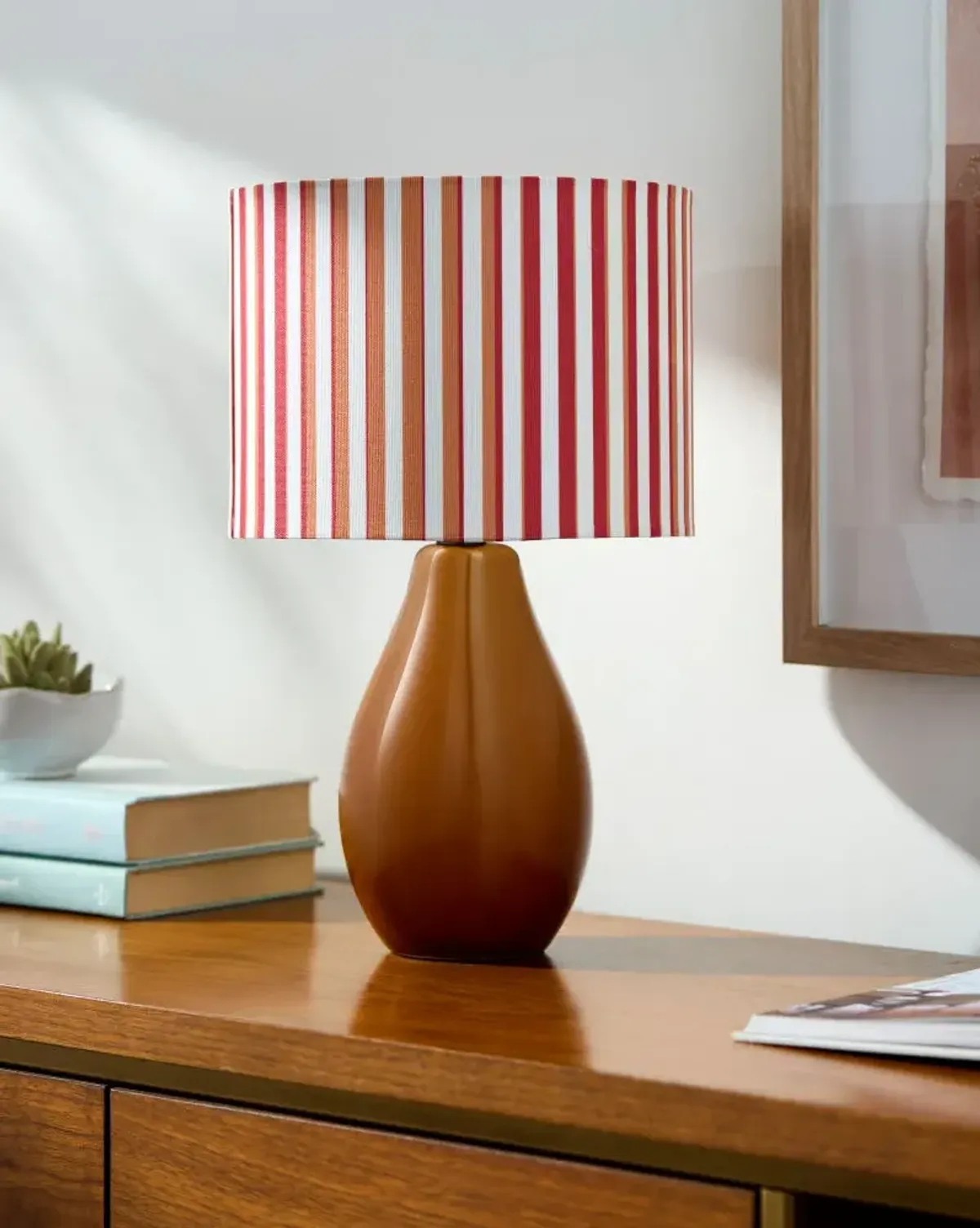 Melbu MLB-010 15"H x 9"W x 9"D Accent Table Lamp