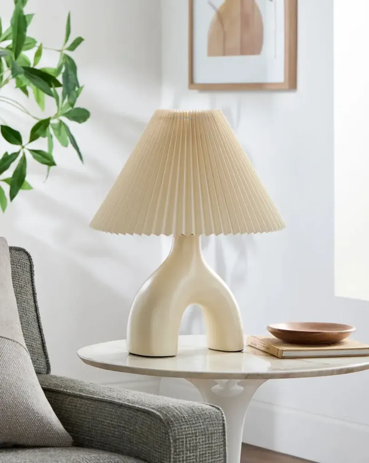Alvik AVK-016 18"H x 15"W x 15"D Accent Table Lamp