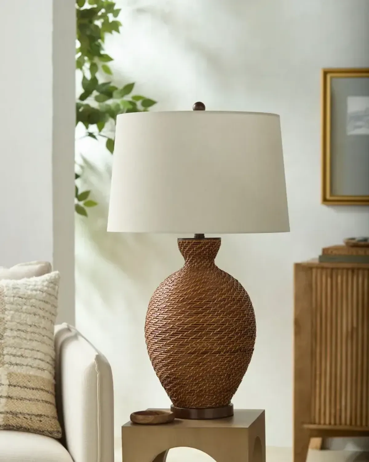 Dingle DGL-001 32"H x 18"W x 18"D Accent Table Lamp