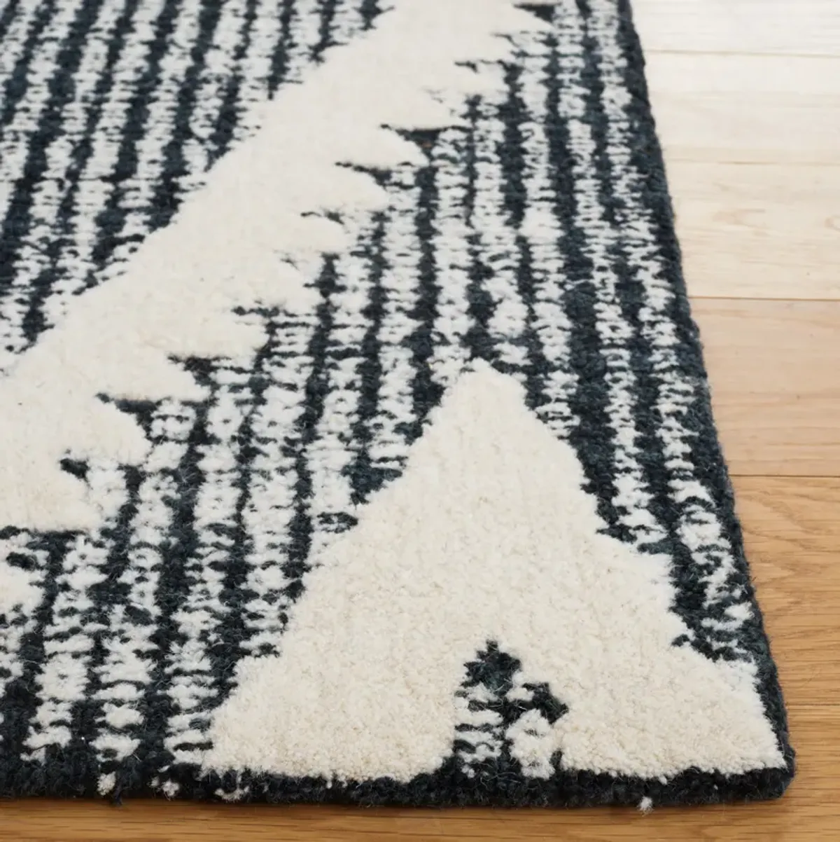 METRO Hand Tufted 8' x 10' area rug