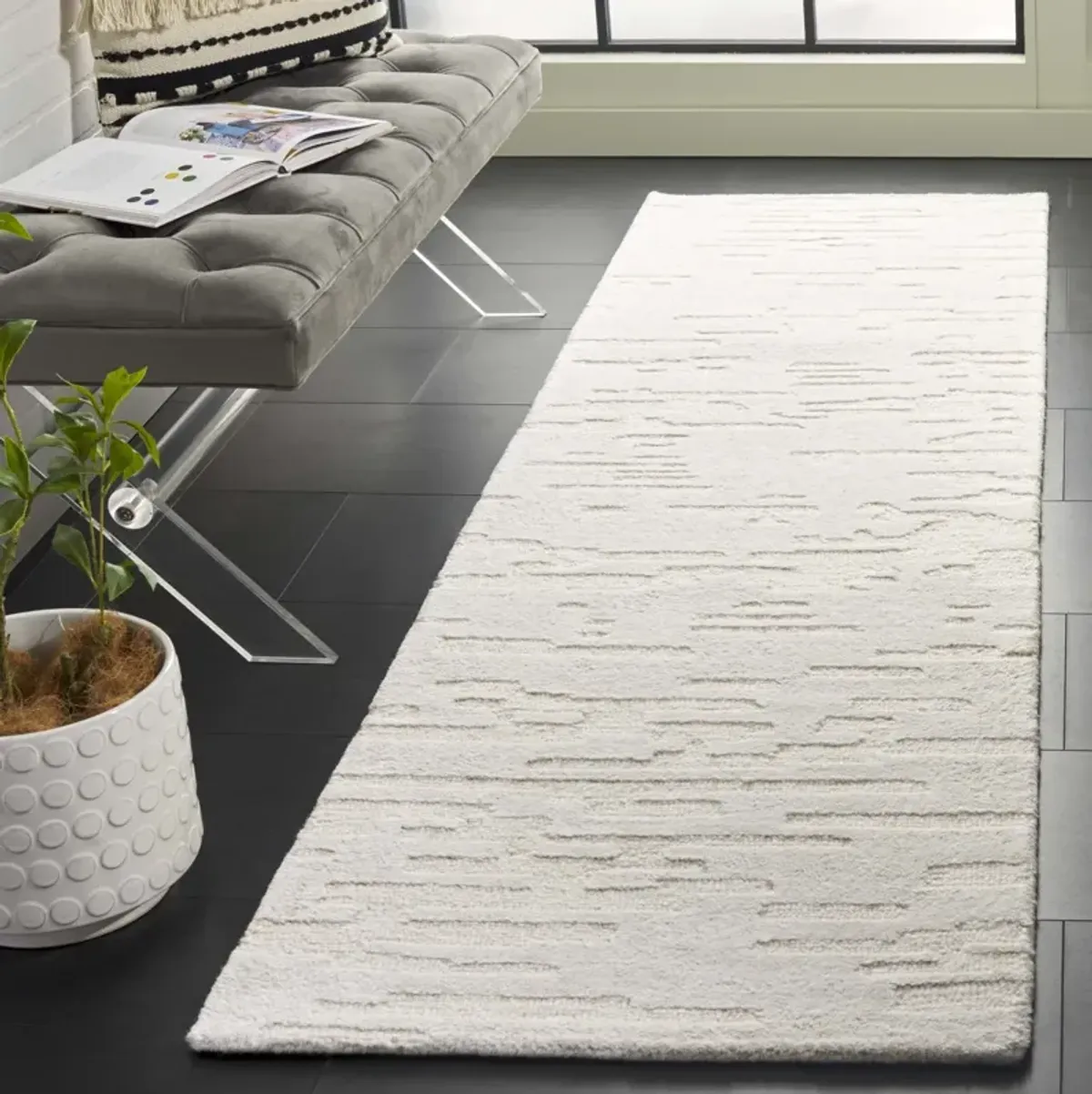 RENEWAL 301 IVORY 2'-3' x 8' Runner Rug