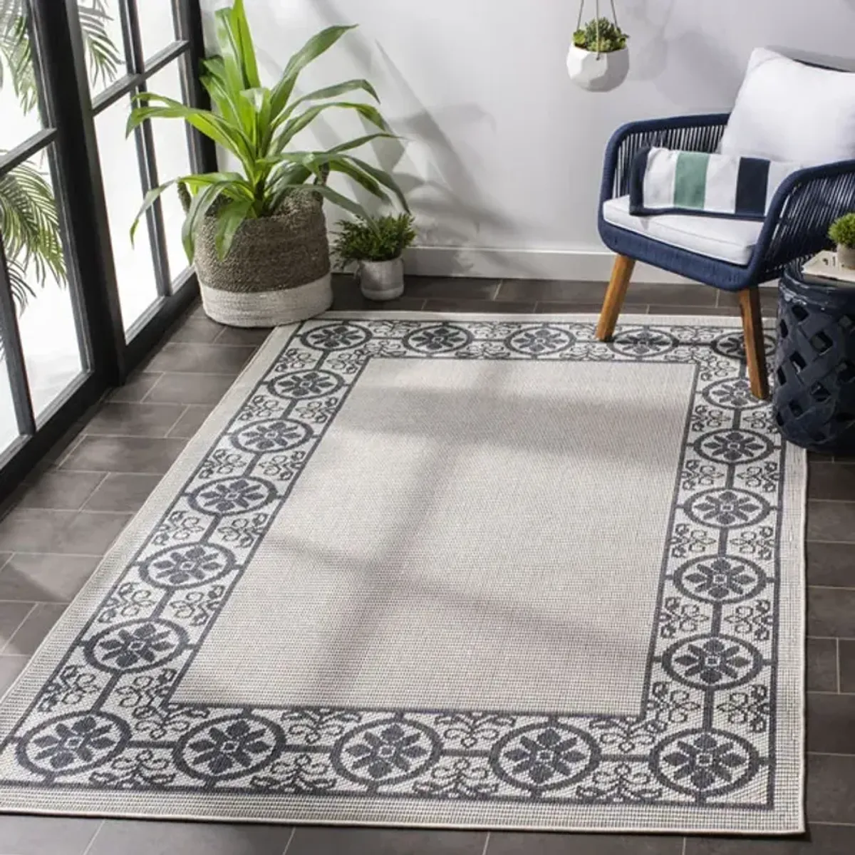 Safavieh BERMUDA 800 Collection BMU815A-4 Ivory / Charcoal 4' X 6'