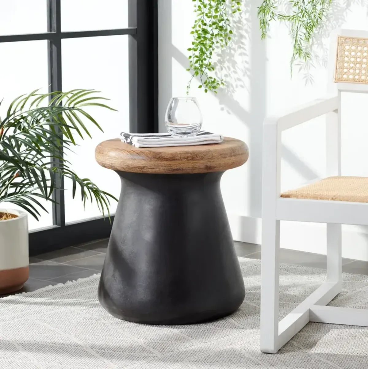 Button Indoor/outdoor Modern Accent Table