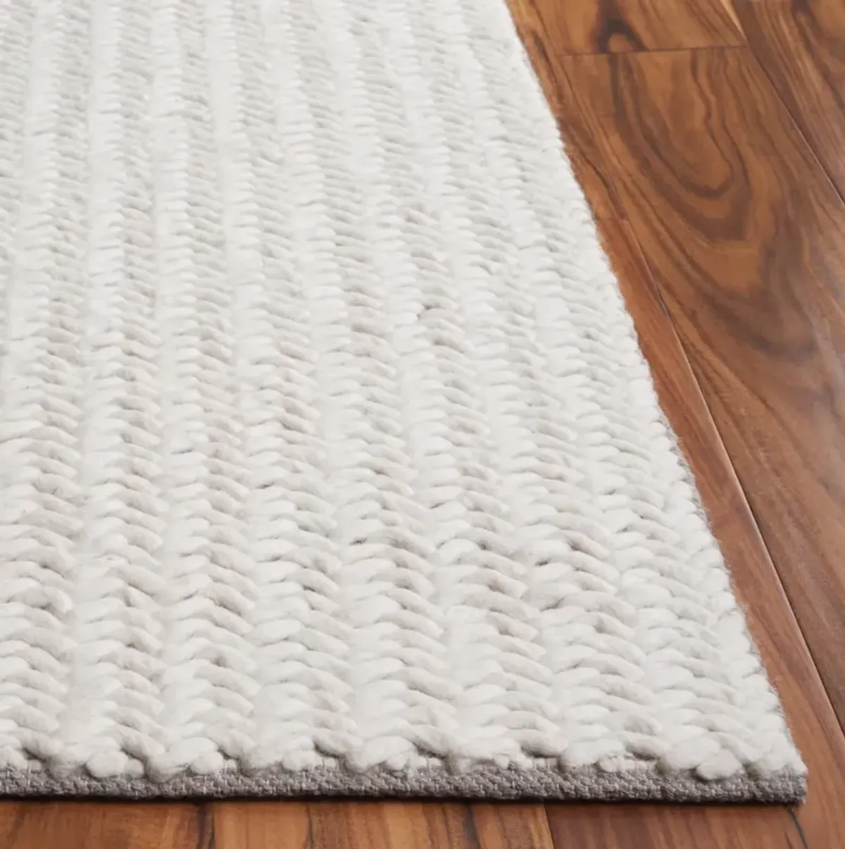 NATURA 708 IVORY 2'-3' x 8' Runner Rug