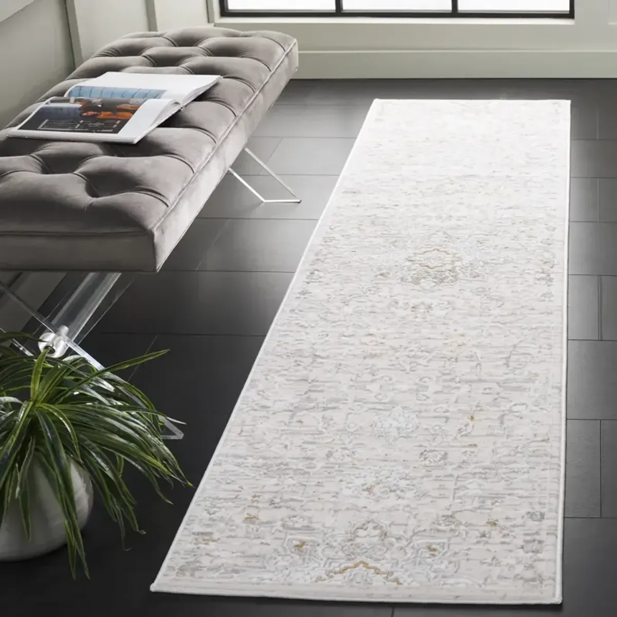 EASTON 103 IVORY  2' x 8' Runner Rug