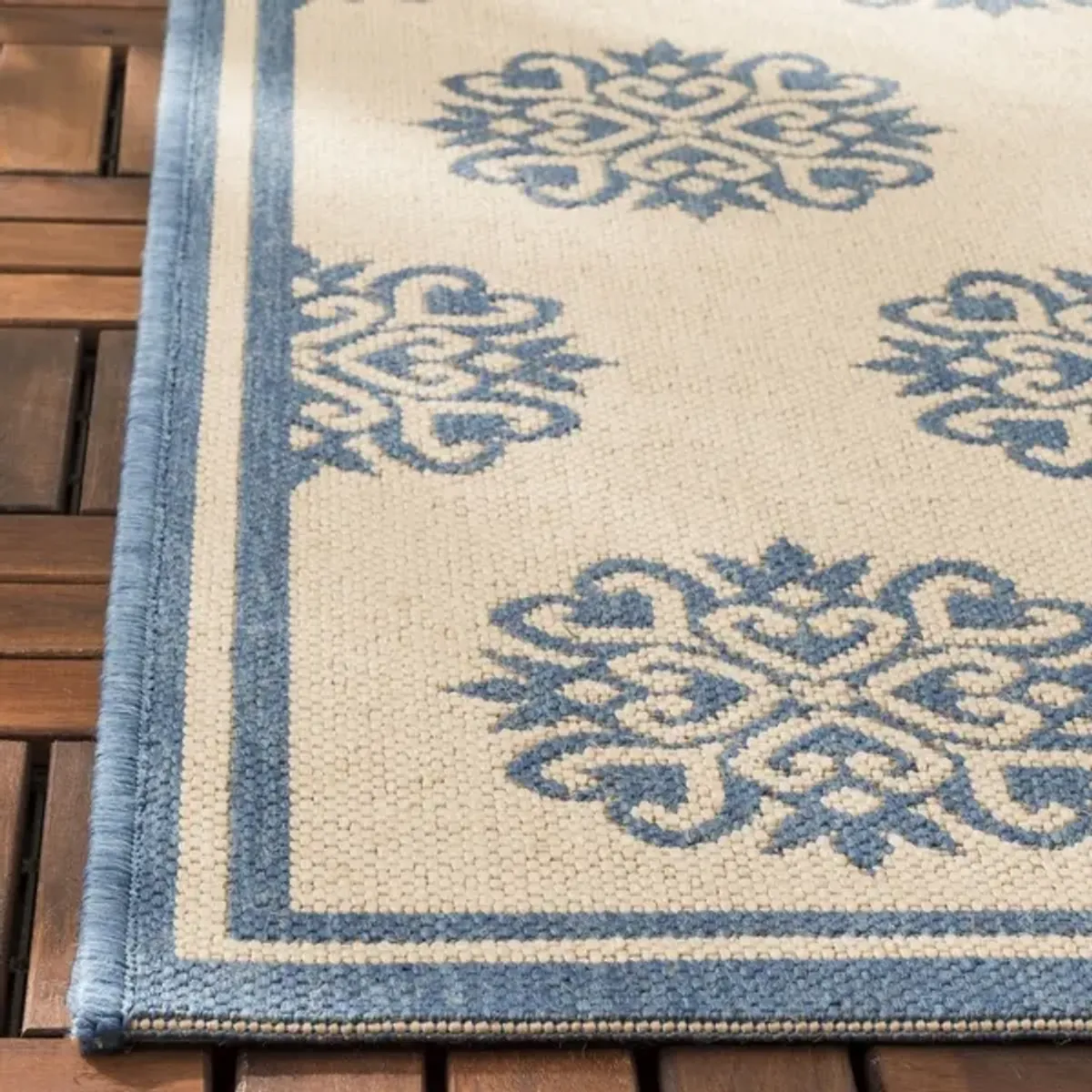 Safavieh BEACH HOUSE Collection BHS181M-3 Blue / Creme 3' X 5'