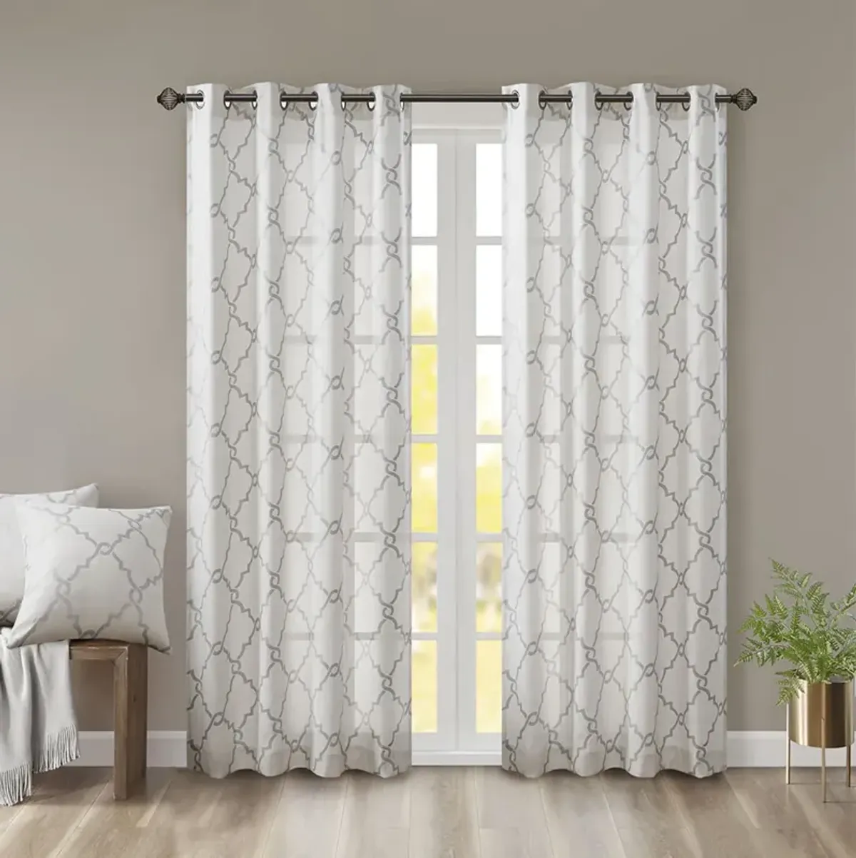 Madison Park Saratoga Ivory/Grey Fretwork Print Grommet Top Window Curtain Panel