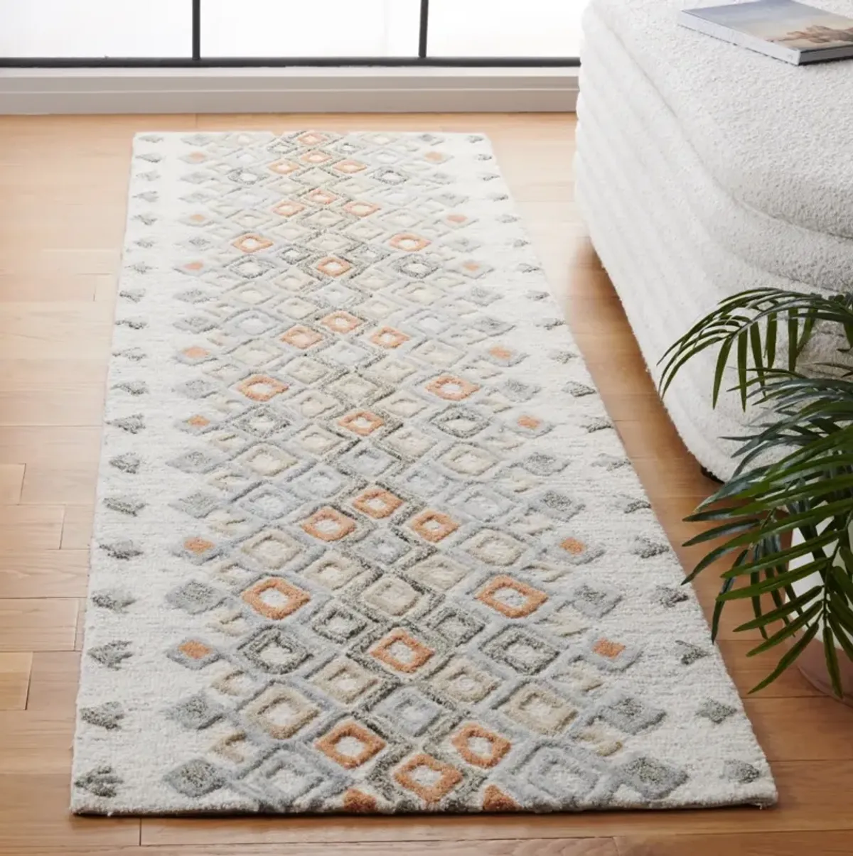 CASABLANCA 645 IVORY  2'-3' x 8' Runner Rug