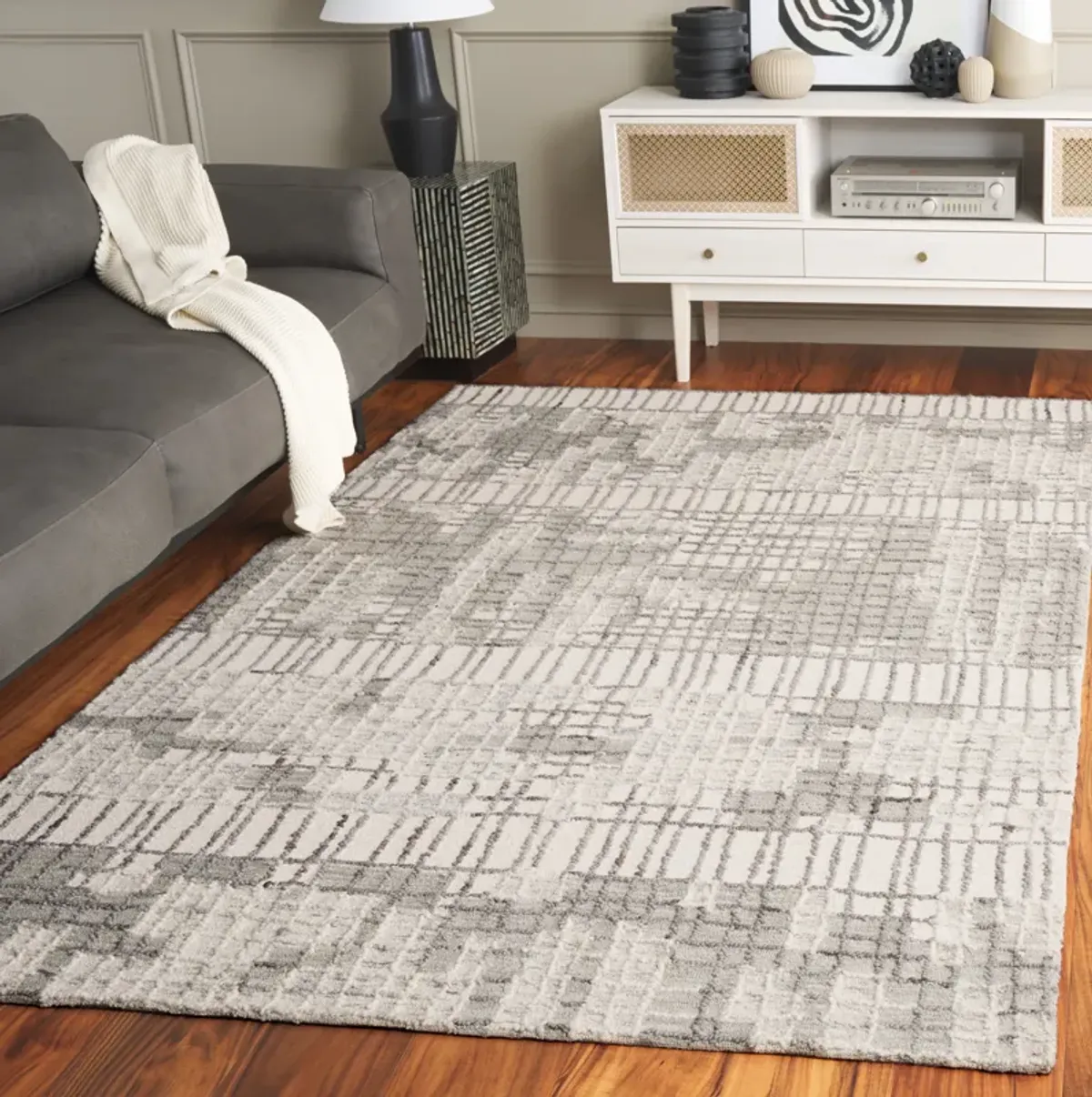 ABSTRACT Hand Tufted 6' x 9' area rug