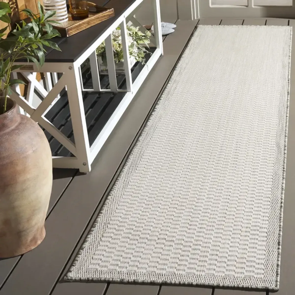 BEACH HOUSE 404 IVORY  2' x 8' Runner Rug