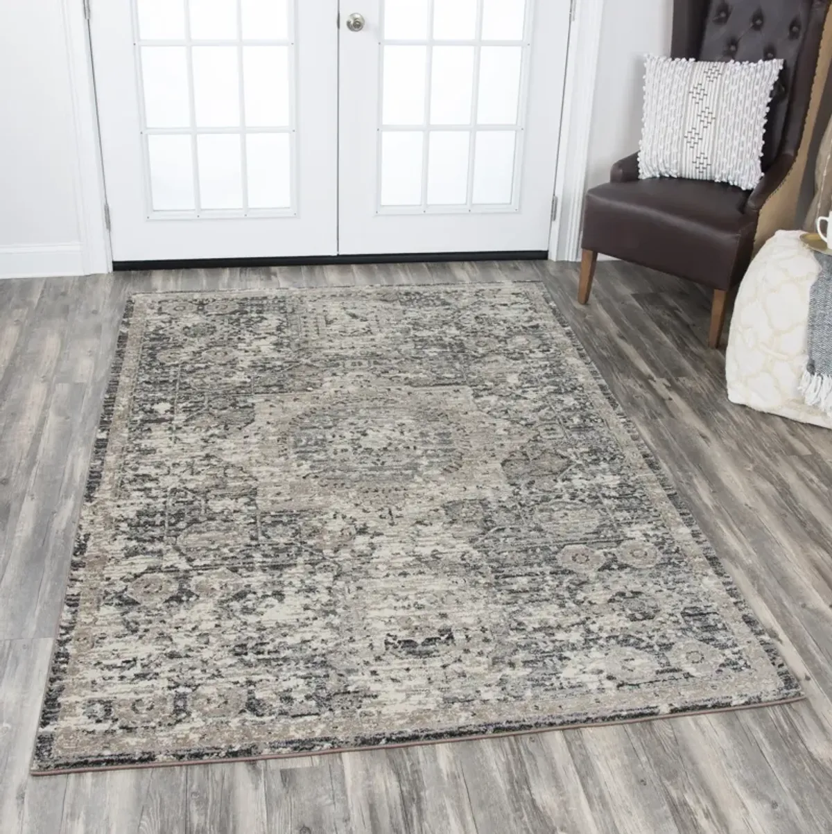 Panache Gray/Natural Central Medallion Distress  Polypropylene 3'3" x 5'3" Rectangle Rug