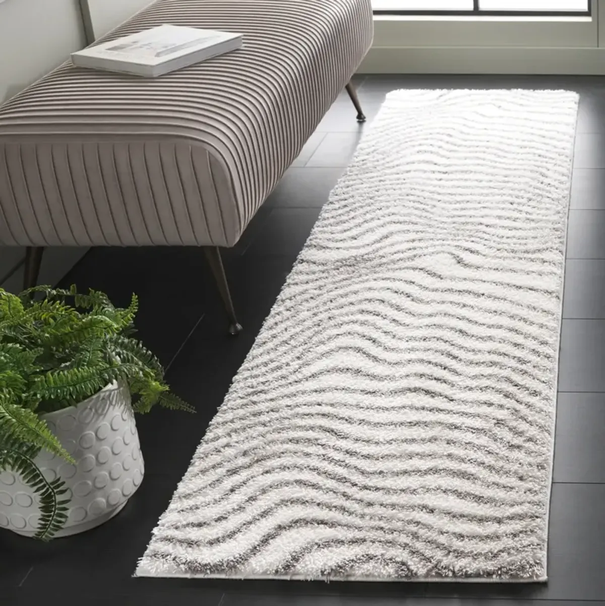 TAHOE SHAG 680 IVORY  2' x 8' Runner Rug